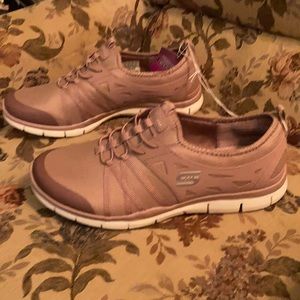Gym shoes rose gold
